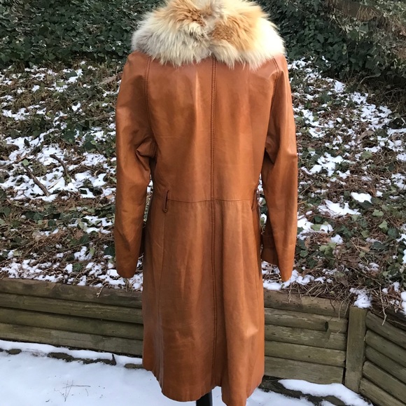• SOLD •.  Vintage Leather Fox Fur Coat - Picture 3 of 8